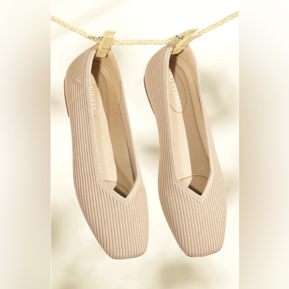 Vivaia Square-Toe V-Cut Flats